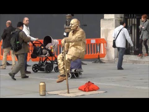 The Floating and Levitating Man. TRICK REVEALED (step-by-step) !