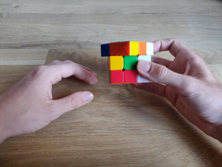 Easy Rubik’s Cube magic trick explained (illustrated guide)